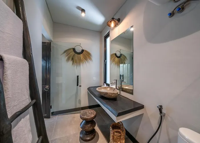Wiraja 1 - Modern 4 Bdr In Berawa Вилла *