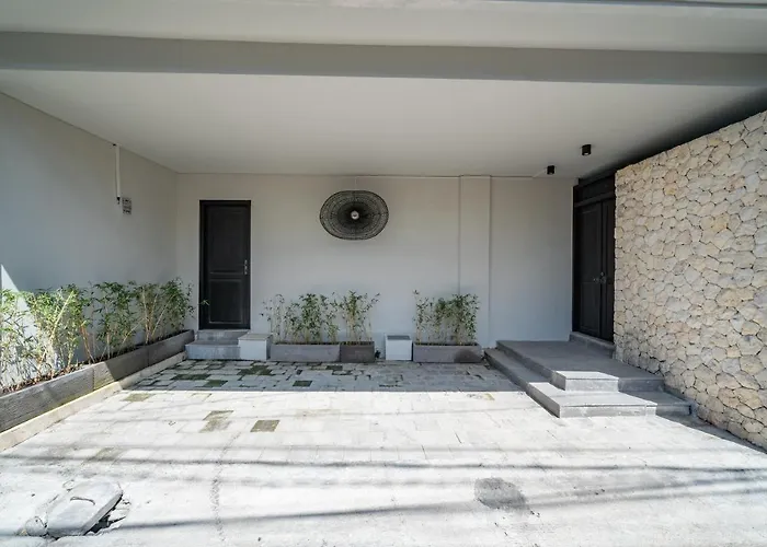 Вилла Wiraja 1 - Modern 4 Bdr In Berawa *