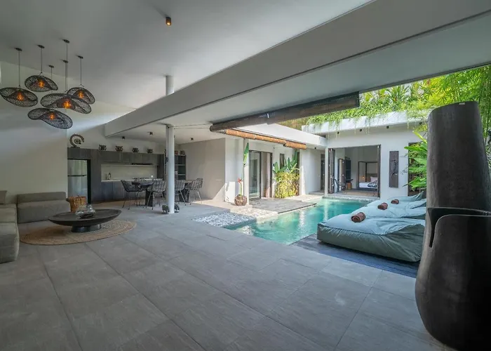 Wiraja 1 - Modern 4 Bdr In Berawa *