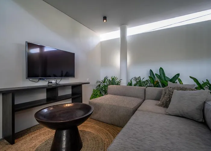 Wiraja 1 - Modern 4 Bdr In Berawa チャングー