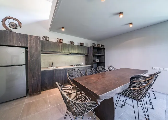 Вилла Wiraja 1 - Modern 4 Bdr In Berawa *