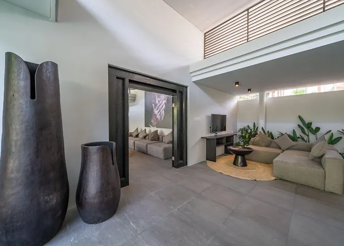 Вилла Wiraja 1 - Modern 4 Bdr In Berawa *
